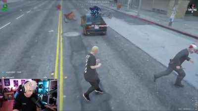 Pelea de bechamel con música de LinKin ParK de fondo