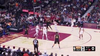 [Highlight] Craig Porter Jr. with a crafty finish at the rim