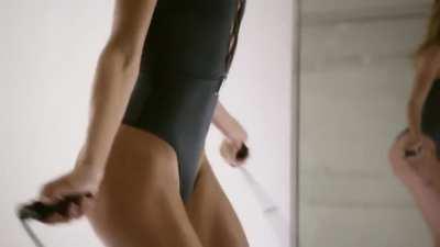 Doutzen - Look at that booty jiggling