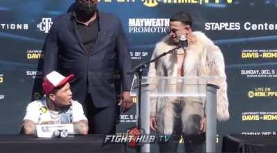 Professional boxer shows how trash talking is done