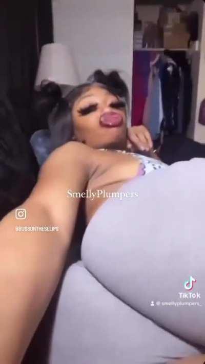 Smell Dat Ass ♨️ & Slap Meat On Dem Lips 🫦