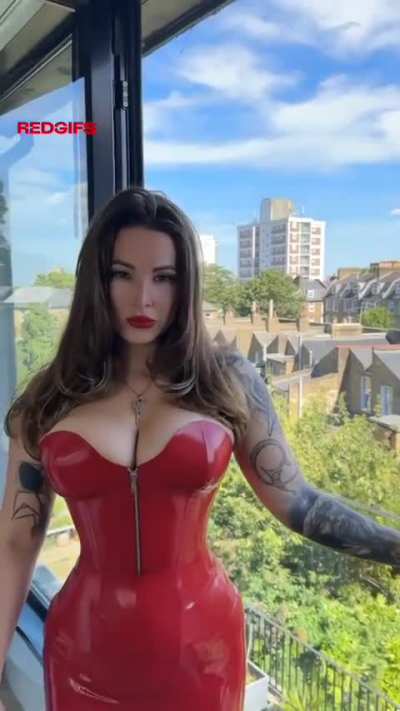 Watch the shine. Remember your place. 💋