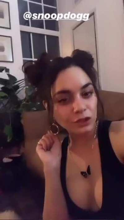 she loves showing off her tits