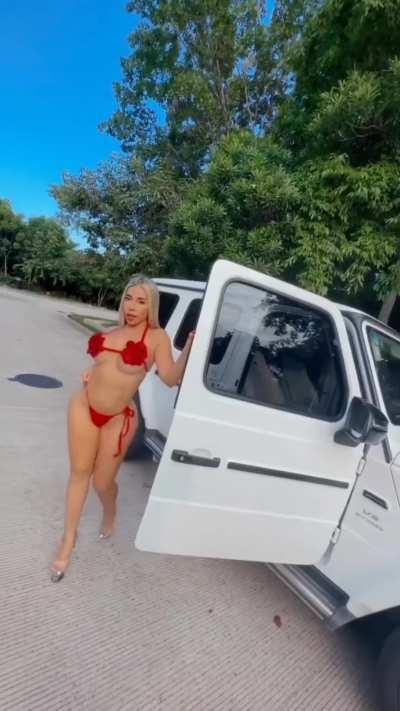 Vanessa is a top Bimbo