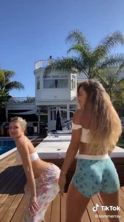 Sommer twerking with Alissa violet (slo mo at the end)