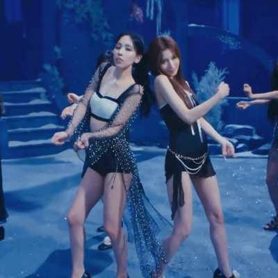 240710 DIVE - Sana & Mina