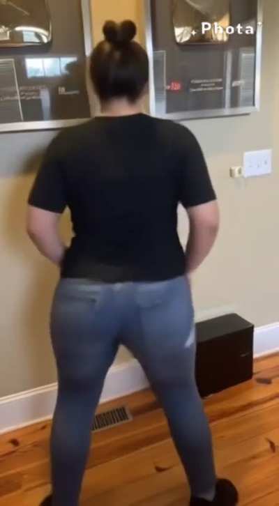 Ass twerking