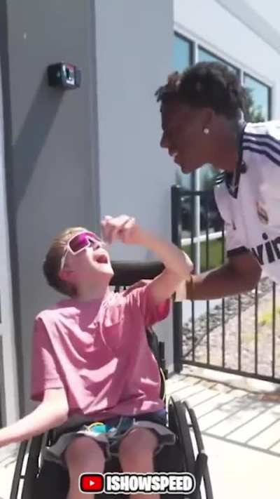 iShowSpeed almost cried meeting a fan in Dallas