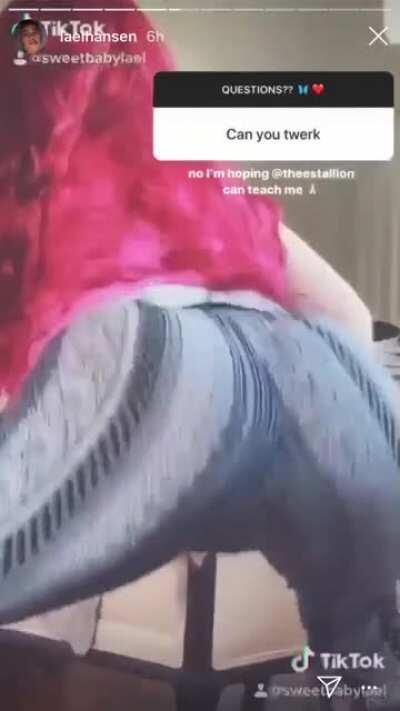 Look at that fat ass go😍😍🥵