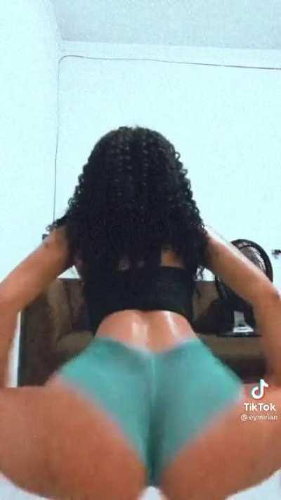 Mirian Gabriela no tiktok @eymirian