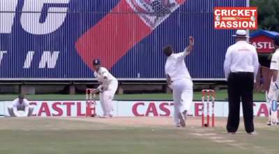 Dale Steyn hits Sachin badly
