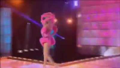 me going back to lane to my abusive adc😔💅