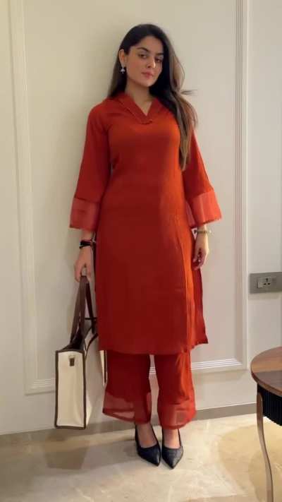 Which outfits looks good on me?