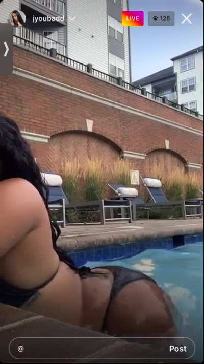 That shit jiggling crazy now 😍😍😩😩