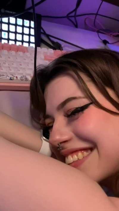 Twitch girl gone wild 👅