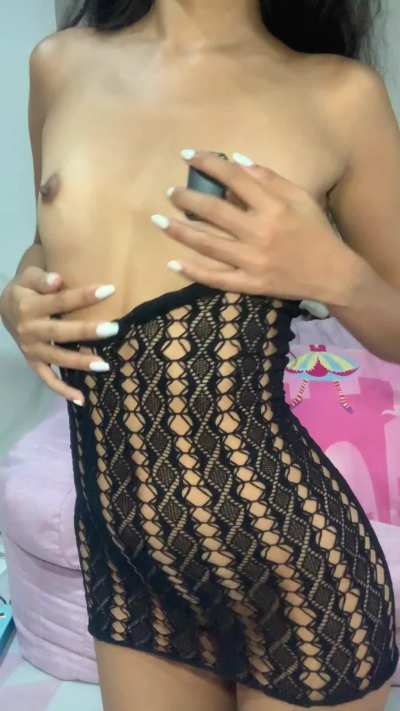 Do men really like small breasts?
