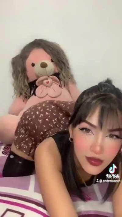 I refuse to believe that she doesn’t have an OF. how could this be ? 🤦‍♂️