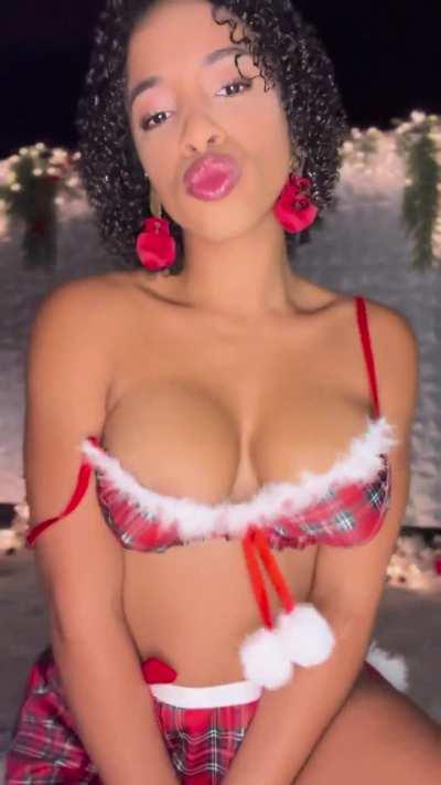 Let's PecFlex for Christmas! 🎄🍋💋