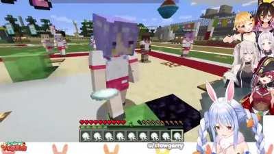 Pekora and Moona first voice chat moment ft. Maringlish