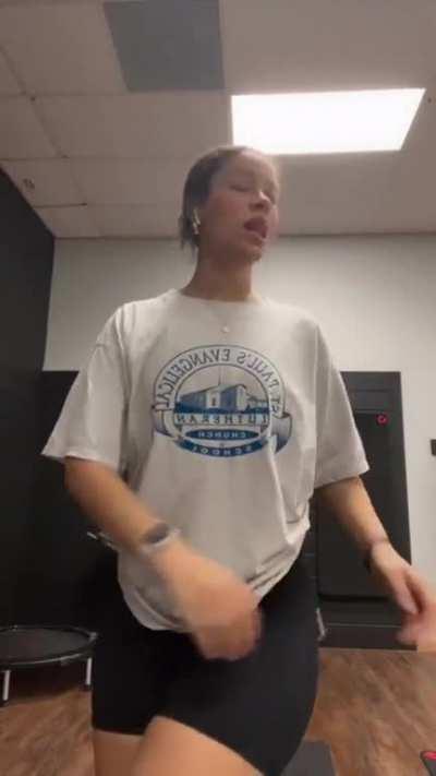 She should embrace her 🍑