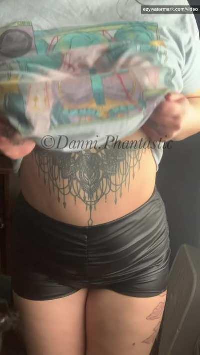 What’s a girl to do when she can’t game? 🎮 [F]