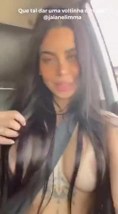 Jaiane Limma no carro