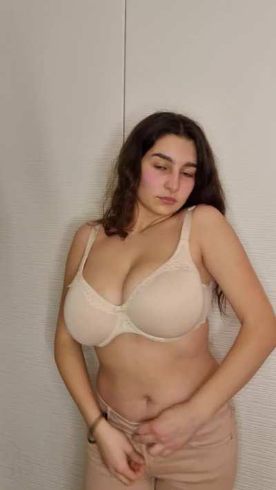 (18) Deleted because someone on this subreddit said I am ugly, reuploading because I love myself😊