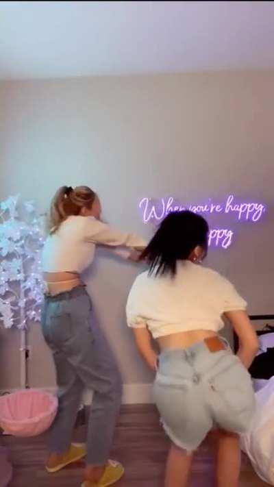 Two Very Pretty Girls xChocoBars/Janet & AriaSaki Dancing 😊 (Original Video No Mirror)