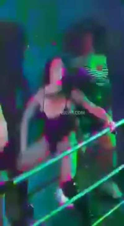 Когда одежда не выдерживает....