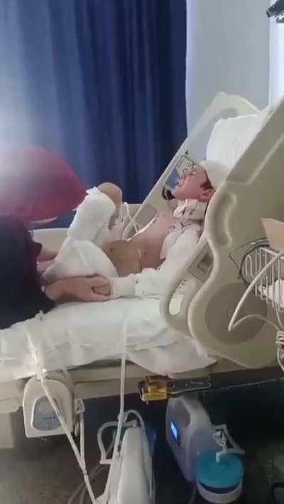 NSFW | Ankara&rsquo;da başıboş k&ouml;peklerin saldırısında ağır yaralanan ve 15 ameliyat ge&ccedil;iren 12 yaşındaki Tunahan Yılmaz i&ccedil;in a&ccedil;ılan davada mahkeme; Ankara Valiliği, Ankara B&uuml;y&uuml;kşehir Belediyesi ve Ke&ccedil;i&ouml;ren Belediyesi&rsquo;nin kusurlu olduğuna h&uuml;kmederek aileye 5 mi