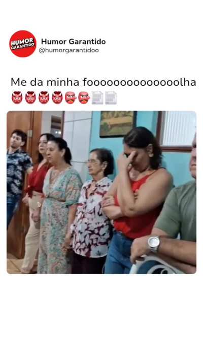Os cara se contorcendo pra não rir... ME DA MINHA FOLHAAAAAAAAA