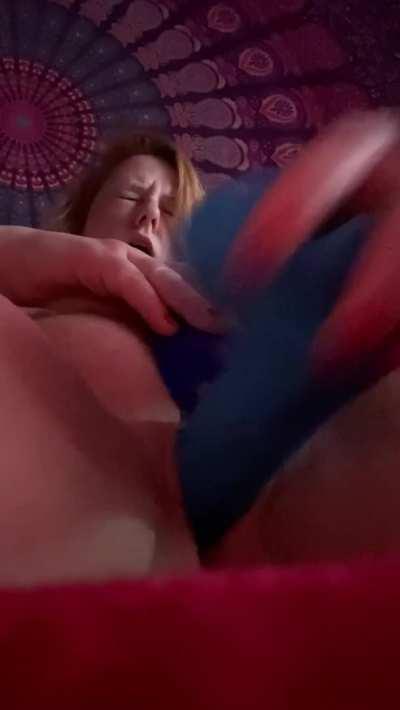 Hello r/gettingherselfoff, please enjoy my first post on your sub! :) On this particular day, I was a half hour late to an Apple genius bar appointment because I just couldn't stop fucking my cunt. But that's not uncommon for me and it was worth it.