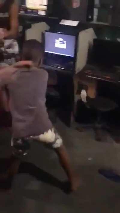 PORRADARIA NO CHURRAXS DOS CRIAXS,2 NERDS FRANZIDO LUTANDO ATÉ A MORTE