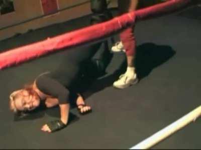 Lady Victoria attacking a jobber (Round 1)