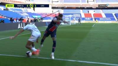 Neymar Jr second yellow card against Lille 90'