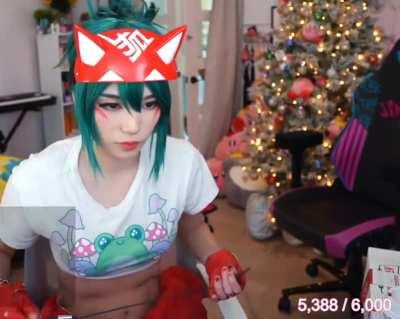 Emiru’s insane tummy ;)