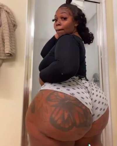 Just so much damn ass!!! GOT DAMN!! 😍