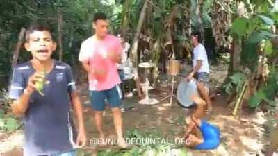 ó meus menino fazendo sucesso na gringa aí! <3