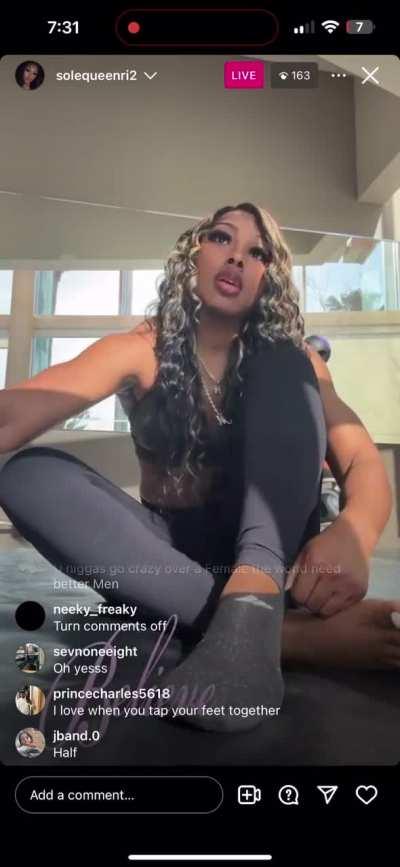 Caught Solequeenri showing her public soles at the gym on live ~ click link in my bio