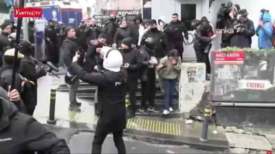 Karısını sikemeyenlerin yaptığı şeye bak aq