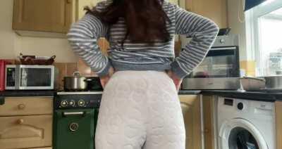 I wanna feel your tongue on my hard nipples 😈