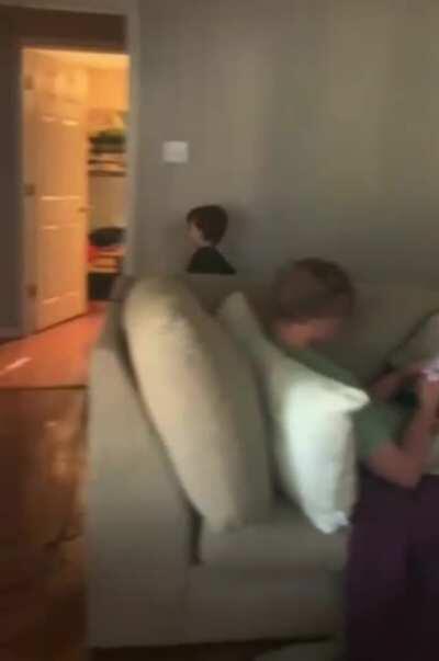 Pelo som do motor deve ta vazando óleo