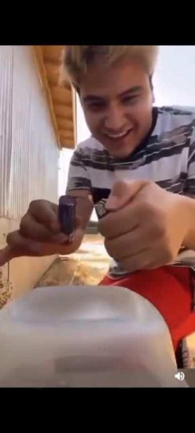 به فاز طرف کاری ندارم فقط میخواهم بدونم الان سالمه یانه😂😂😂