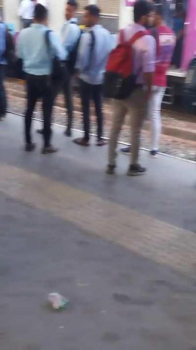 Ya'll think he gonna survive the Virar local