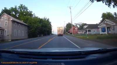 [USA] Impatient Driver Passes Illegally