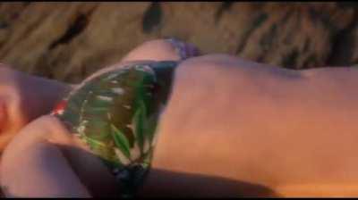 Lynn Theel snatched from the beach by a mutated fish (Humanoids From the Deep, 1980)