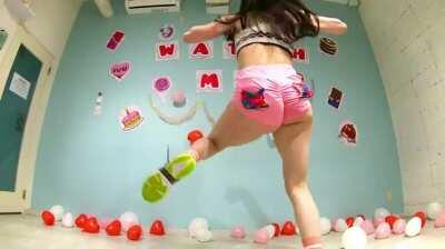 Sometimes, Asian twerking hits different