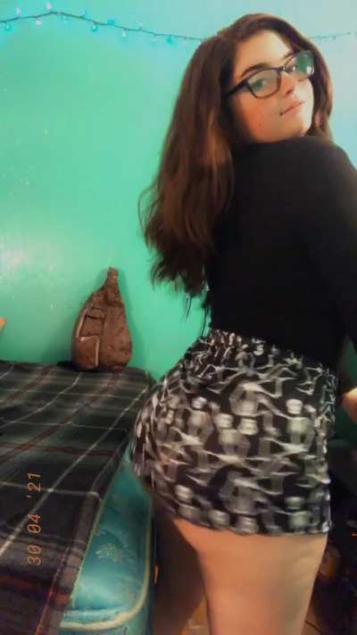 Do you like short girls with big booties?