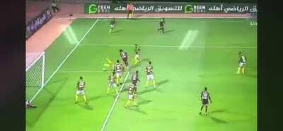 Futebol é um jogo lindo e técnico.