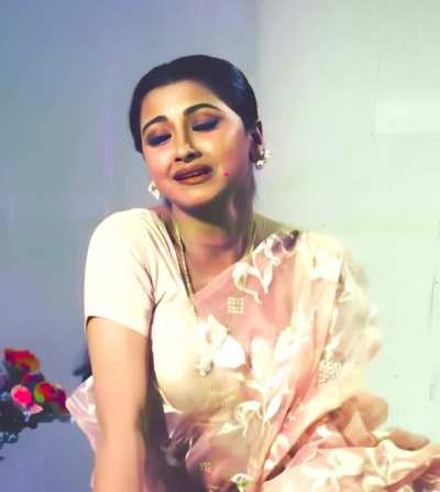 Rachana Hot cleavage view in Saree